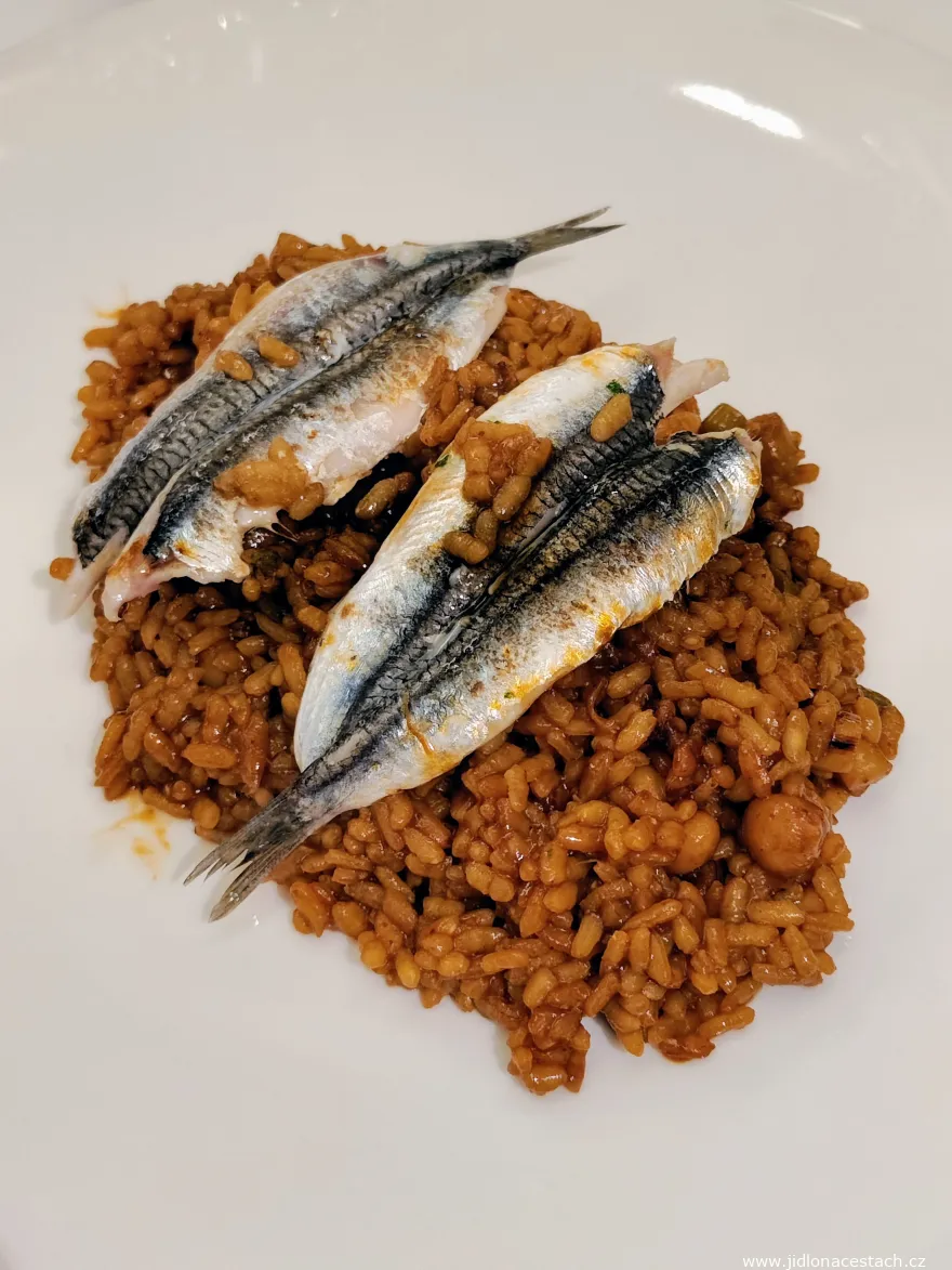 Arroz con boquerones (rýže s ančovičkami). Arroz con boquerones (rýže s ančovičkami).