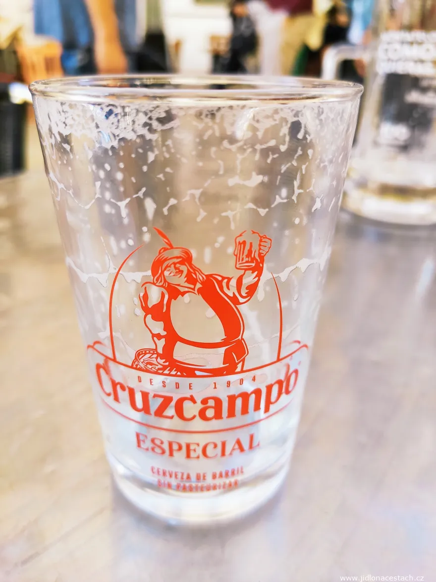 Pohár od španielskeho piva Cruzcampo. Dobrý bol!