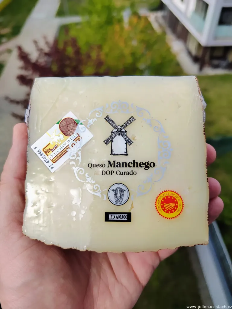 Španielsky syr Manchego DOP. Pravdepodobne najznámejší španielsky syr. Španielsky syr Manchego DOP. Pravdepodobne najznámejší španielsky syr.