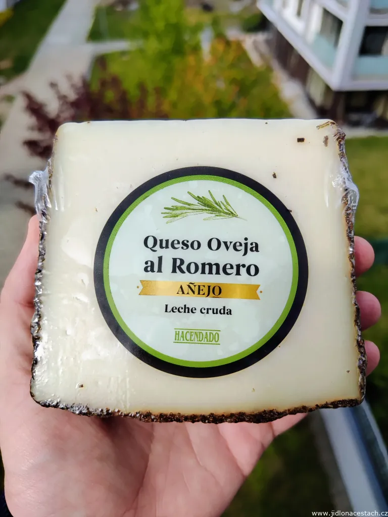Španielsky syr z nepasterizovaného mlieka, ku ktorému sa počas zrenia pridávajú vetvičky rozmarínu.