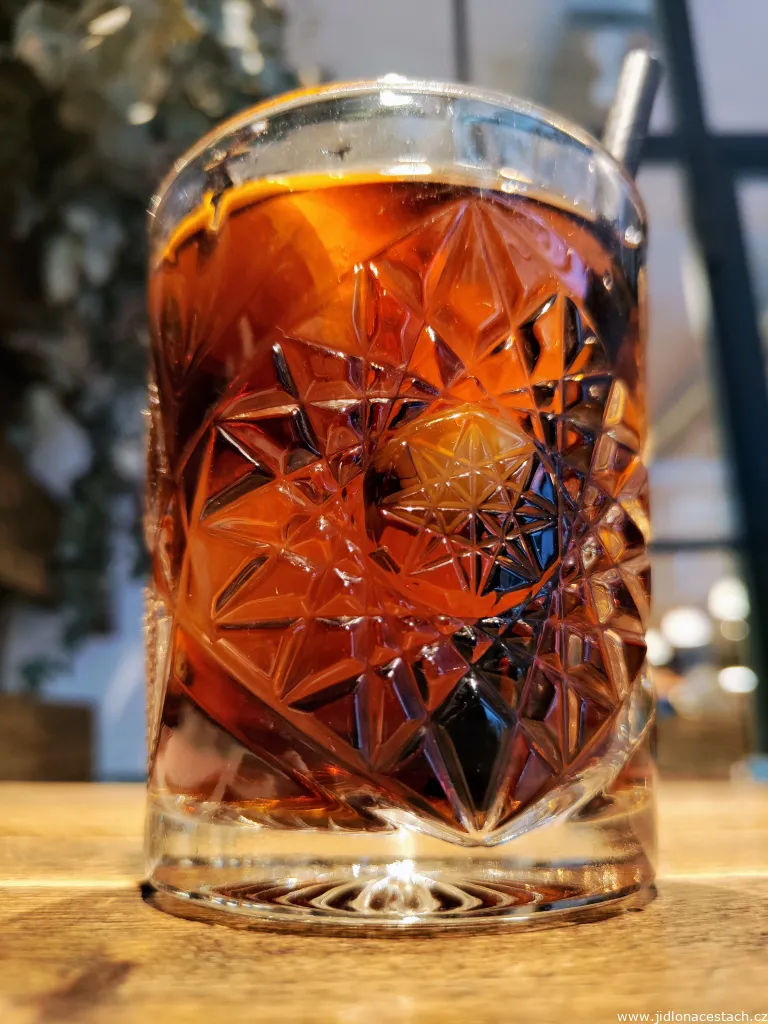 Vermut je ve Španělsku velmi oblíbený drink. Typicky se pije před obědem, ale vychutnat si ho můžete i v pozdějších hodinách. Vermut je ve Španělsku velmi oblíbený drink. Typicky se pije před obědem, ale vychutnat si ho můžete i v pozdějších hodinách.