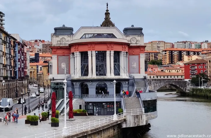 Erriberako merkatua/Mercado de la Ribera: tržnice v Bilbau ve tvaru lodi