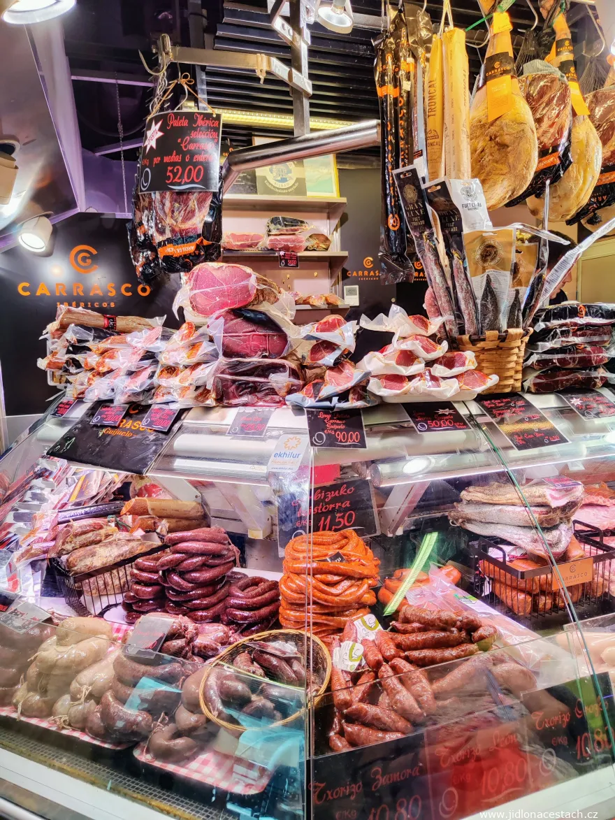 Un étal de charcuterie dans la halle de Bilbao, au Pays basque. Un étal de charcuterie dans la halle de Bilbao, au Pays basque.