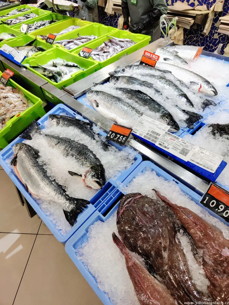 Erriberako merkatua/Mercado de la Ribera: ponuka čerstvých rýb.