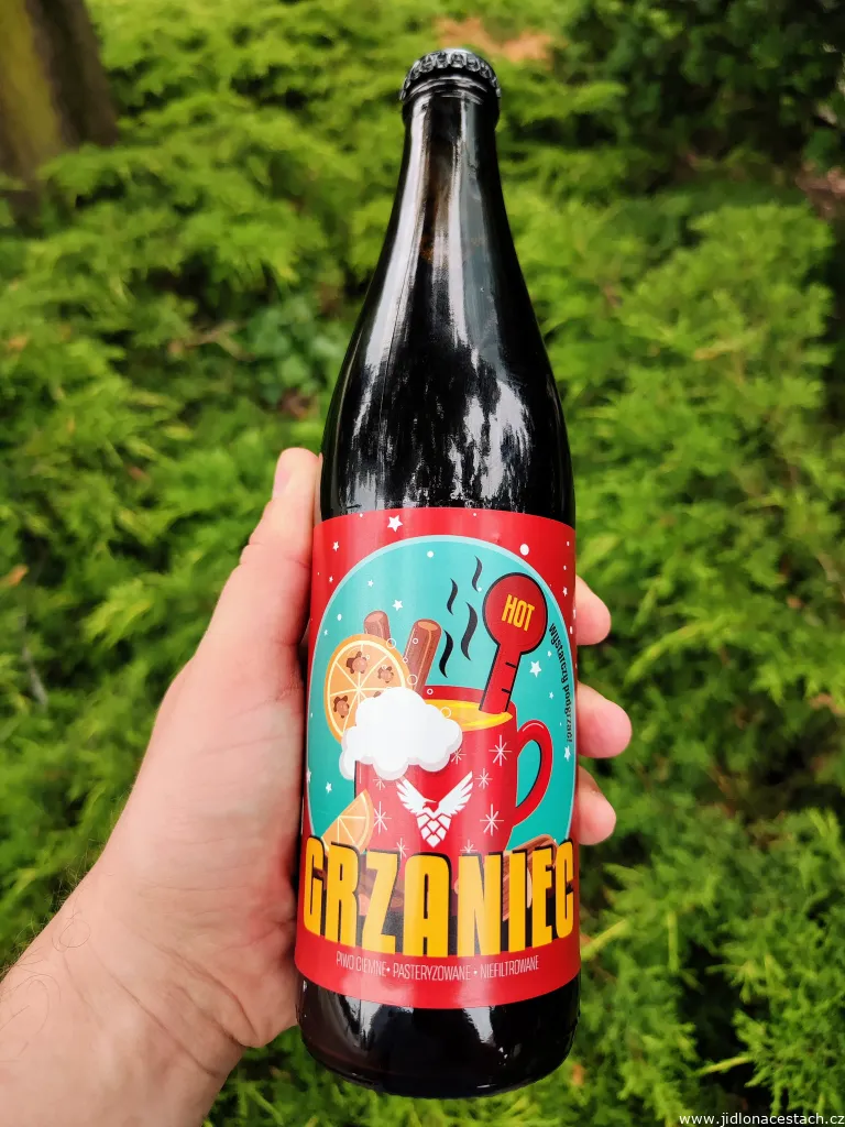 Grzane piwo: fertiger Grzaniec aus der Flasche zum Erwärmen. Grzane piwo: fertiger Grzaniec aus der Flasche zum Erwärmen.
