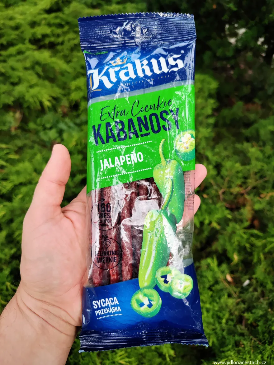 Polnischer Kabanos mit Jalapeño-Schoten. Die Schärfe hält sich in Grenzen.