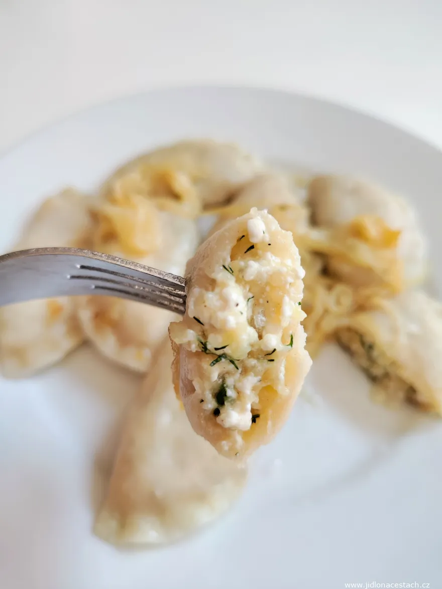 Pierogi ruskie : la farce de près. Impossible de se passer d'aneth !