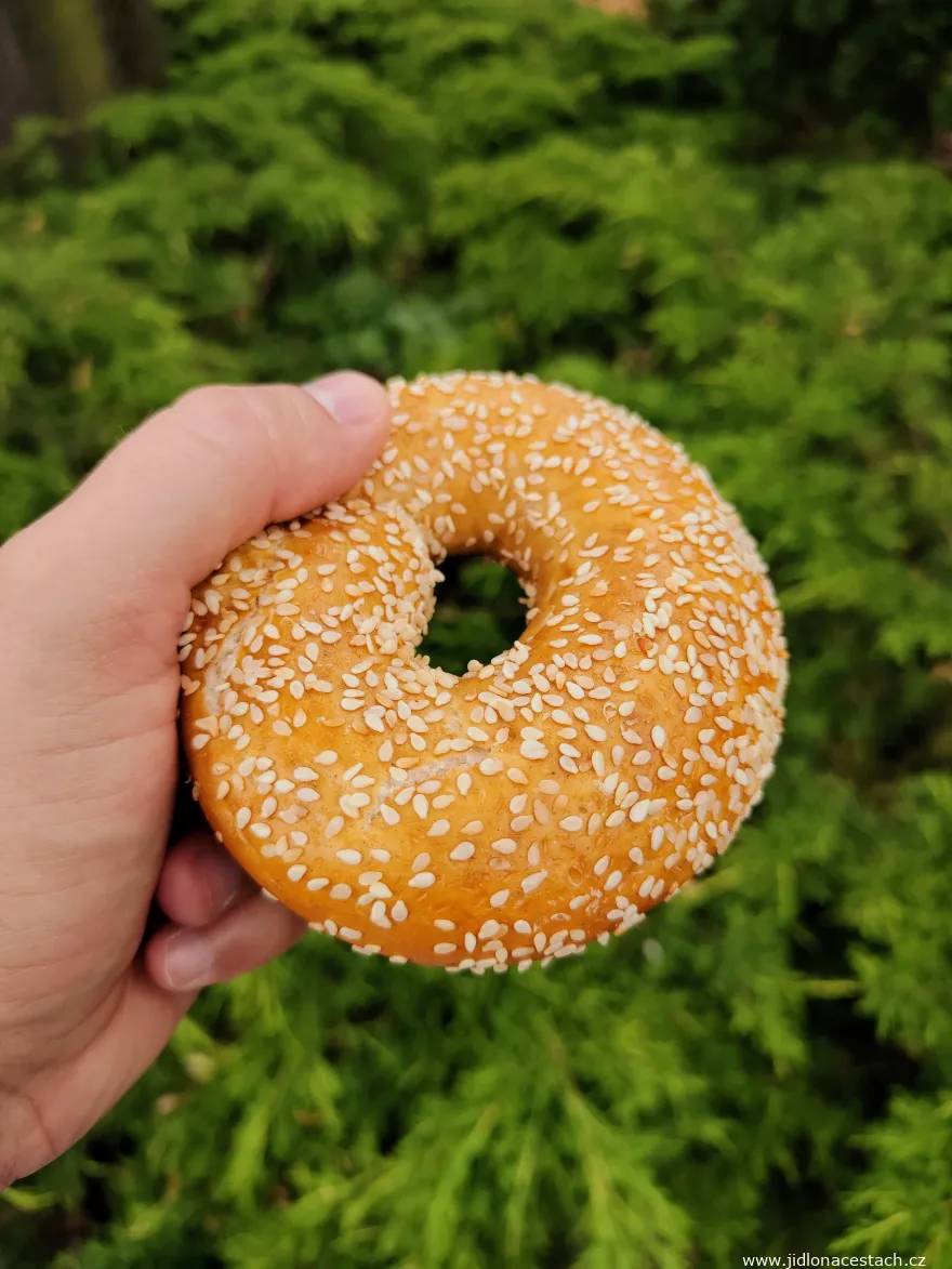 Bajgiel: Hefering mit Sesam. Bajgiel: Hefering mit Sesam.
