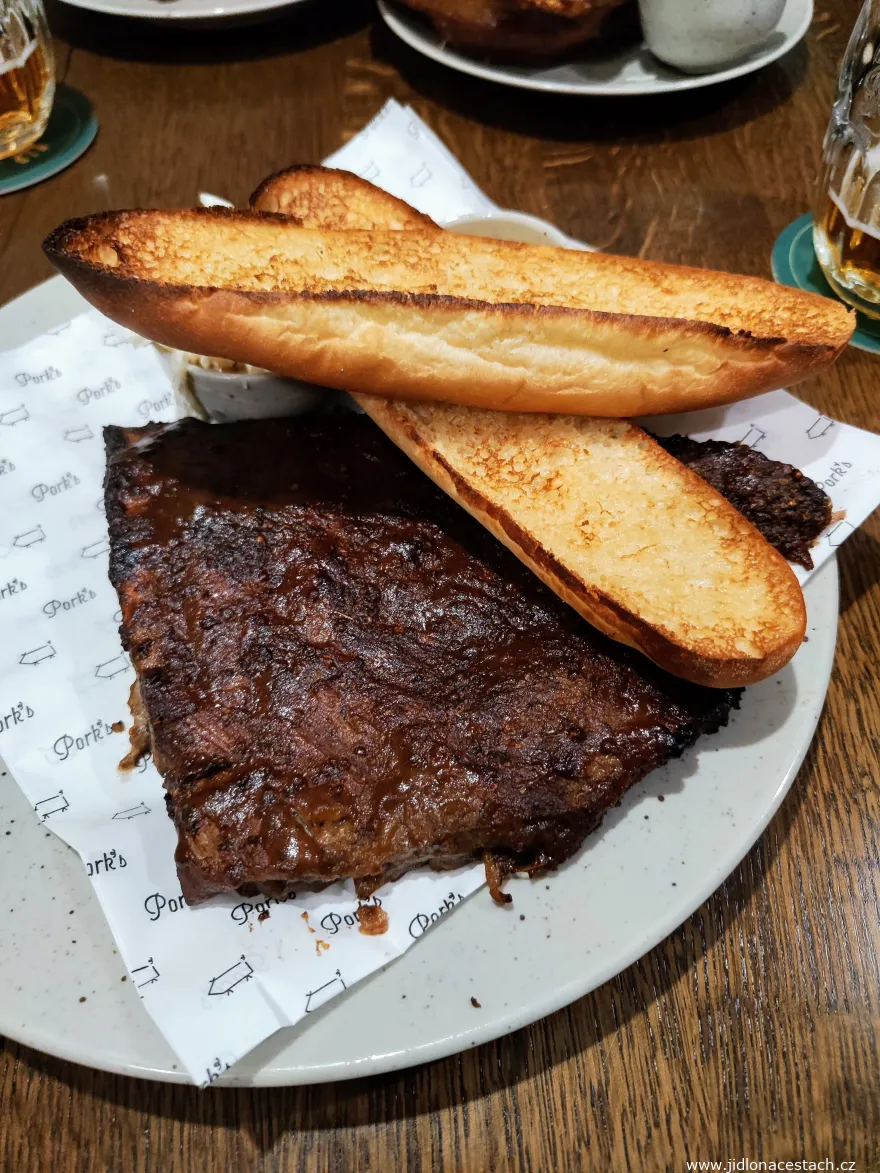 Restaurant Pork's: roasted pork ribs (379 CZK/15.20 EUR). Restaurant Pork's: roasted pork ribs (379 CZK/15.20 EUR).