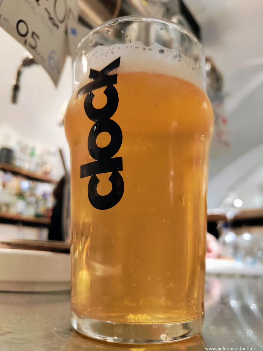 Roesel - beer & food: točené pivo z řemeslného pivovaru Clock.