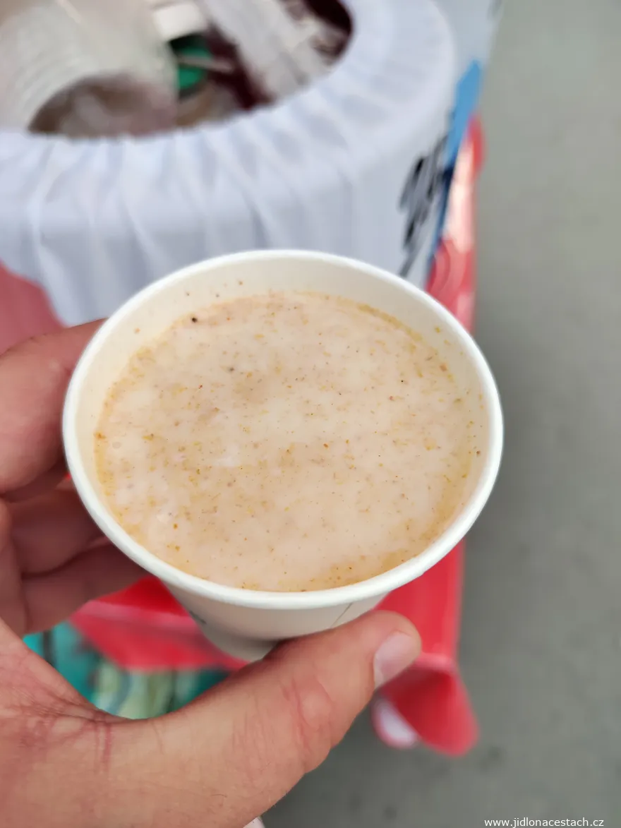La boisson kirghize typique : l'aralash. Un mélange de maksym et de chalap. La boisson kirghize typique : l'aralash. Un mélange de maksym et de chalap.