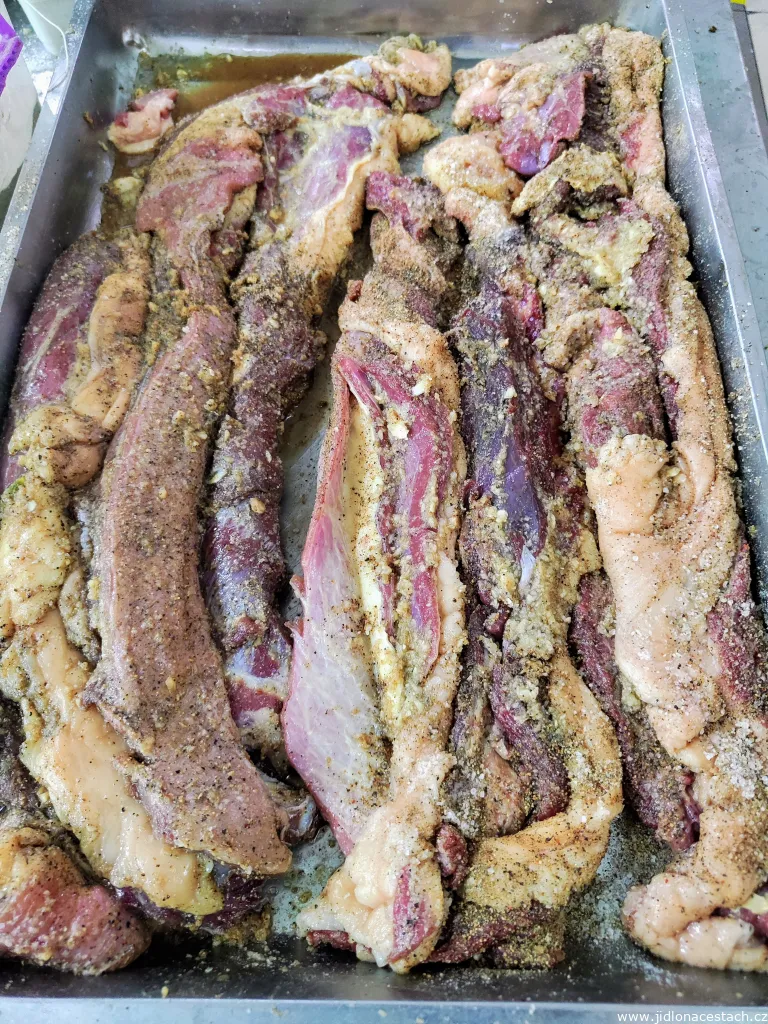 Viande de cheval assaisonnée pour les saucisses kazy. Viande de cheval assaisonnée pour les saucisses kazy.