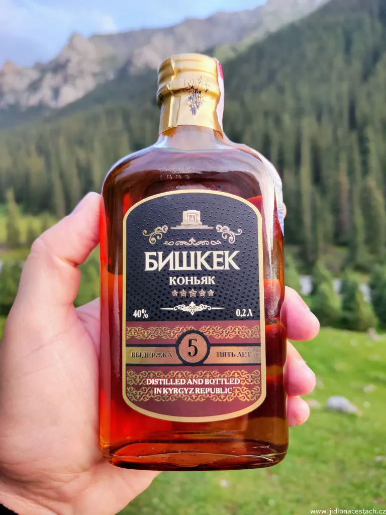 Kirgisischer fünfjähriger Cognac Bishkek (Бишкек).