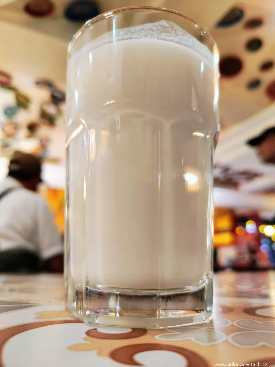 Chalap : lait fermenté à boire. Chalap : lait fermenté à boire.