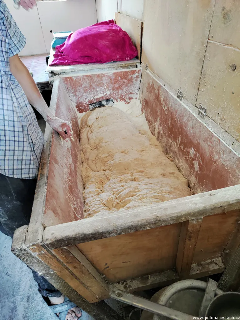 La pâte à tandyr nan. La pâte à tandyr nan.