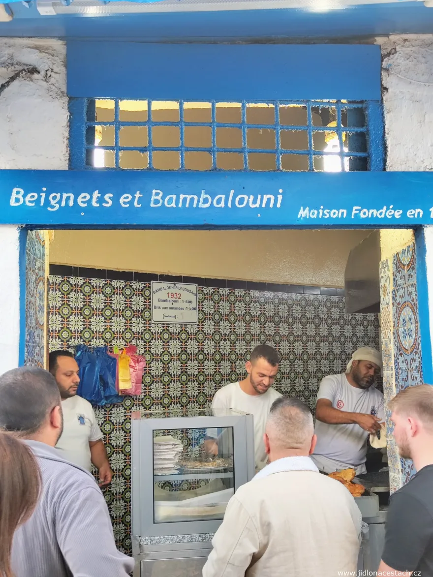 Verkaufsstand mit frischen Bambalouni in Sidi Bou Said. Verkaufsstand mit frischen Bambalouni in Sidi Bou Said.