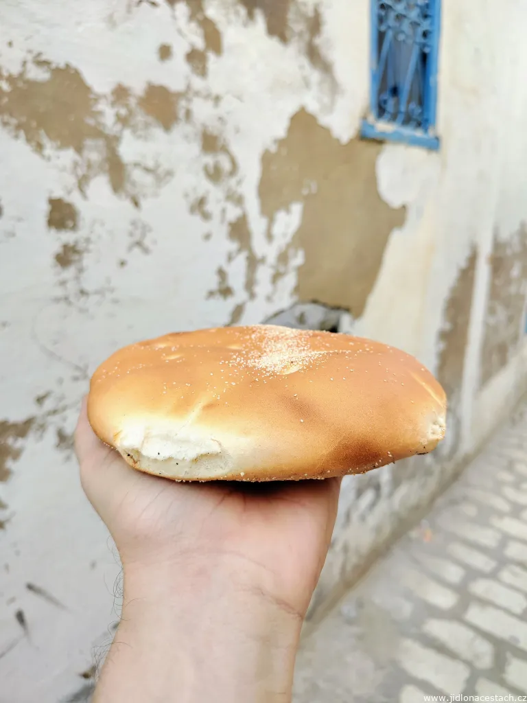 Khobz: typisches nordafrikanisches Fladenbrot.