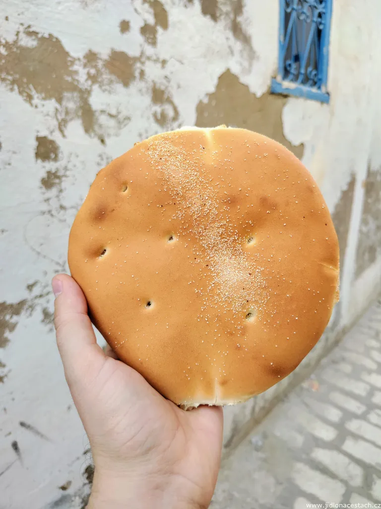 Khobz: typisches nordafrikanisches Fladenbrot. Khobz: typisches nordafrikanisches Fladenbrot.