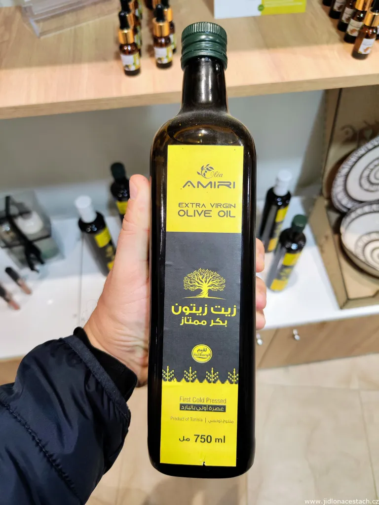 Tunesisches Olivenöl in der Flasche.
