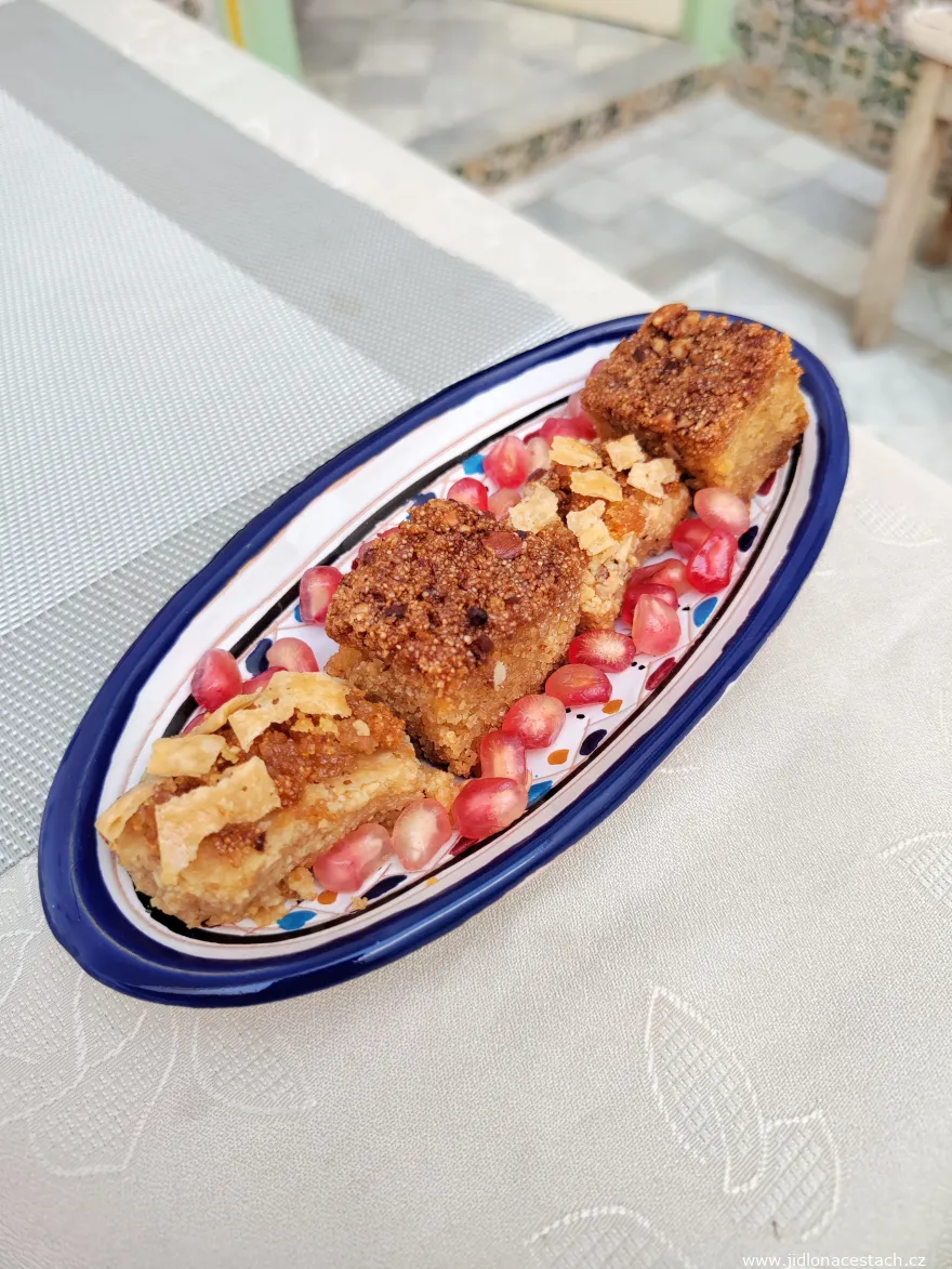 Basbousa: saftiger Grießkuchen.
