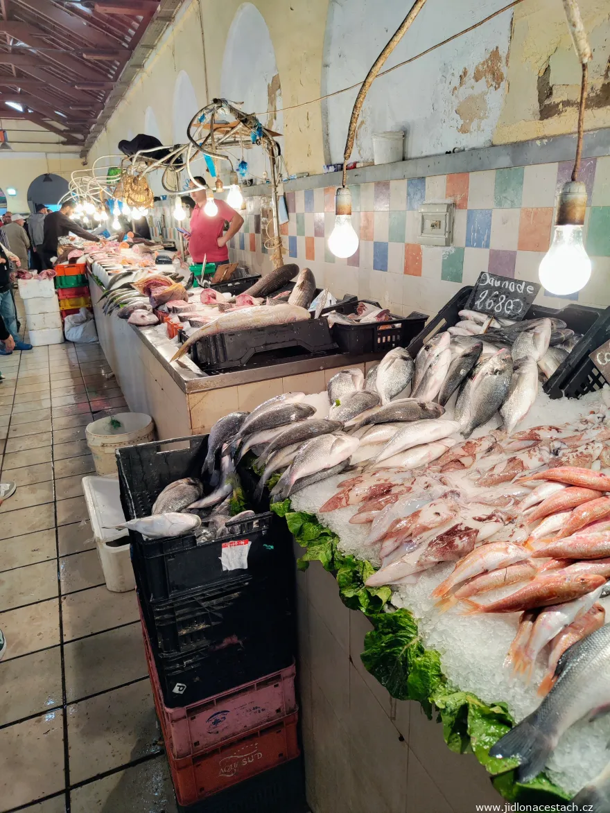 Marché Central de Tunis: Fisch und Meeresfrüchte in der Fischhalle. Marché Central de Tunis: Fisch und Meeresfrüchte in der Fischhalle.