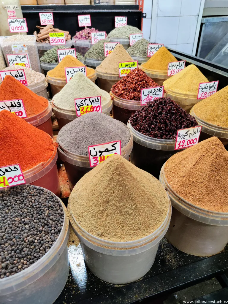 Marché Central de Tunis: Gewürze nach Gewicht. Marché Central de Tunis: Gewürze nach Gewicht.