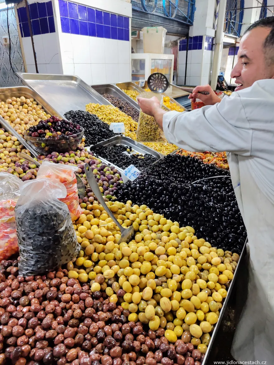 Marché Central de Tunis: Oliven nach Gewicht. Marché Central de Tunis: Oliven nach Gewicht.