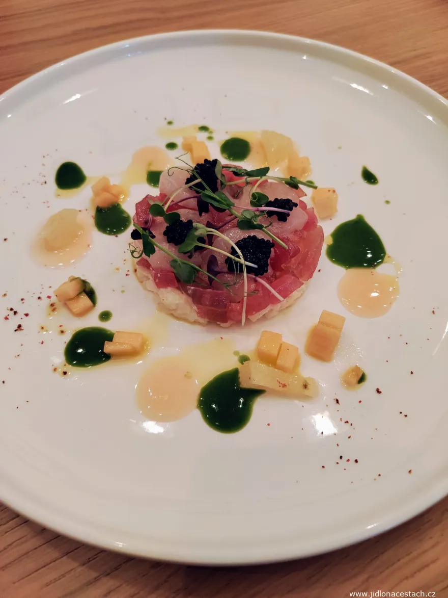 Włoska restauracja La Vita: tatar ze świeżego tuńczyka. Włoska restauracja La Vita: tatar ze świeżego tuńczyka.
