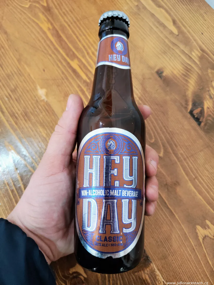 Alkoholfreies Bier ist im Iran erlaubt. Die Marke Hey Day gehört zu den beliebtesten. Alkoholfreies Bier ist im Iran erlaubt. Die Marke Hey Day gehört zu den beliebtesten.