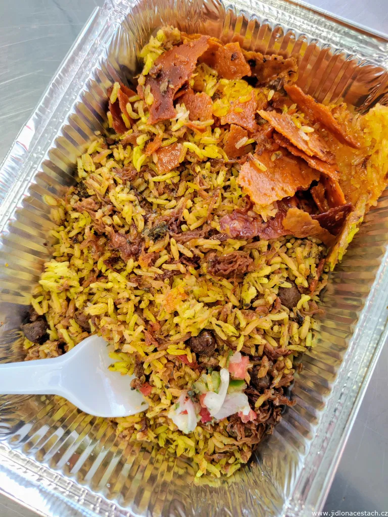 Kalam polo: iranischer Reis mit Kohl. Kalam polo: iranischer Reis mit Kohl.