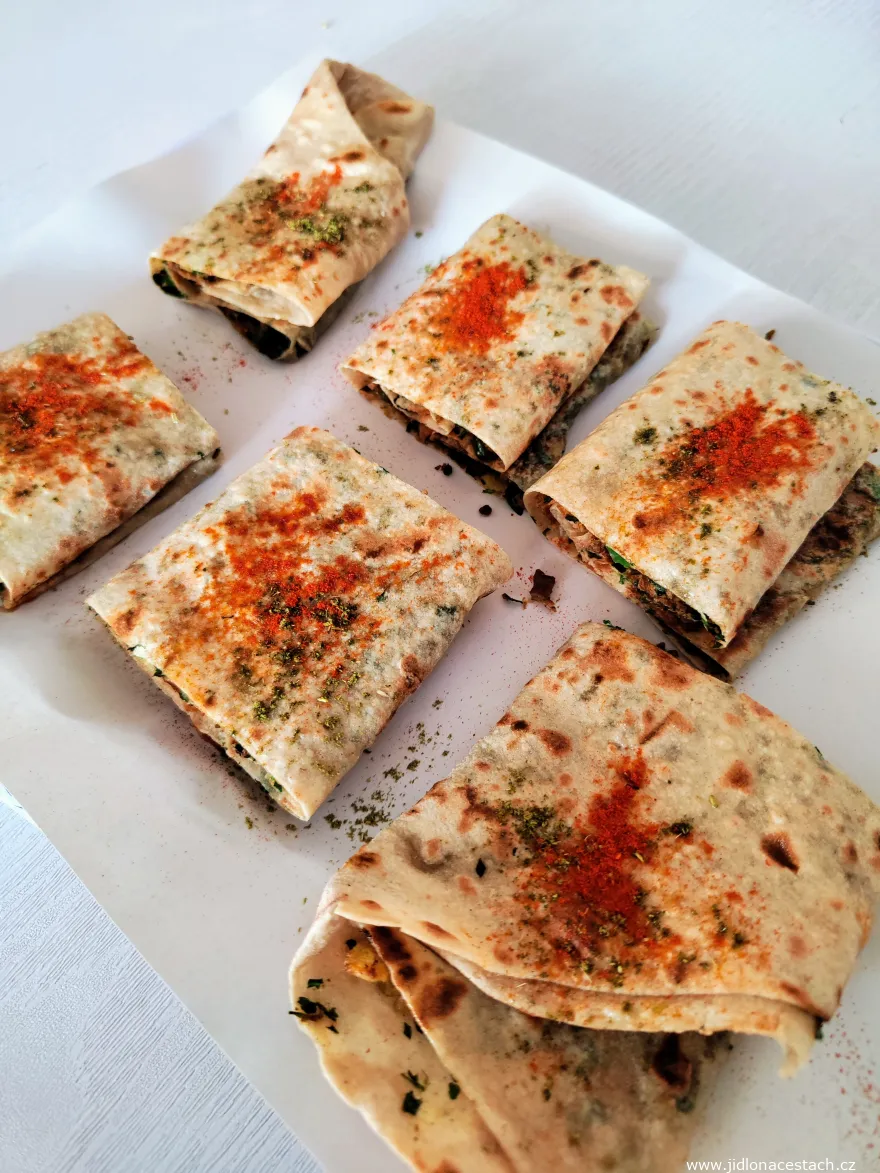 Kalaneh : la galette iranienne farcie à la viande, aux légumes et aux herbes.