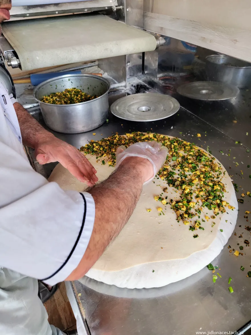 Kalaneh : la farce à la viande, aux légumes et aux herbes. Kalaneh : la farce à la viande, aux légumes et aux herbes.