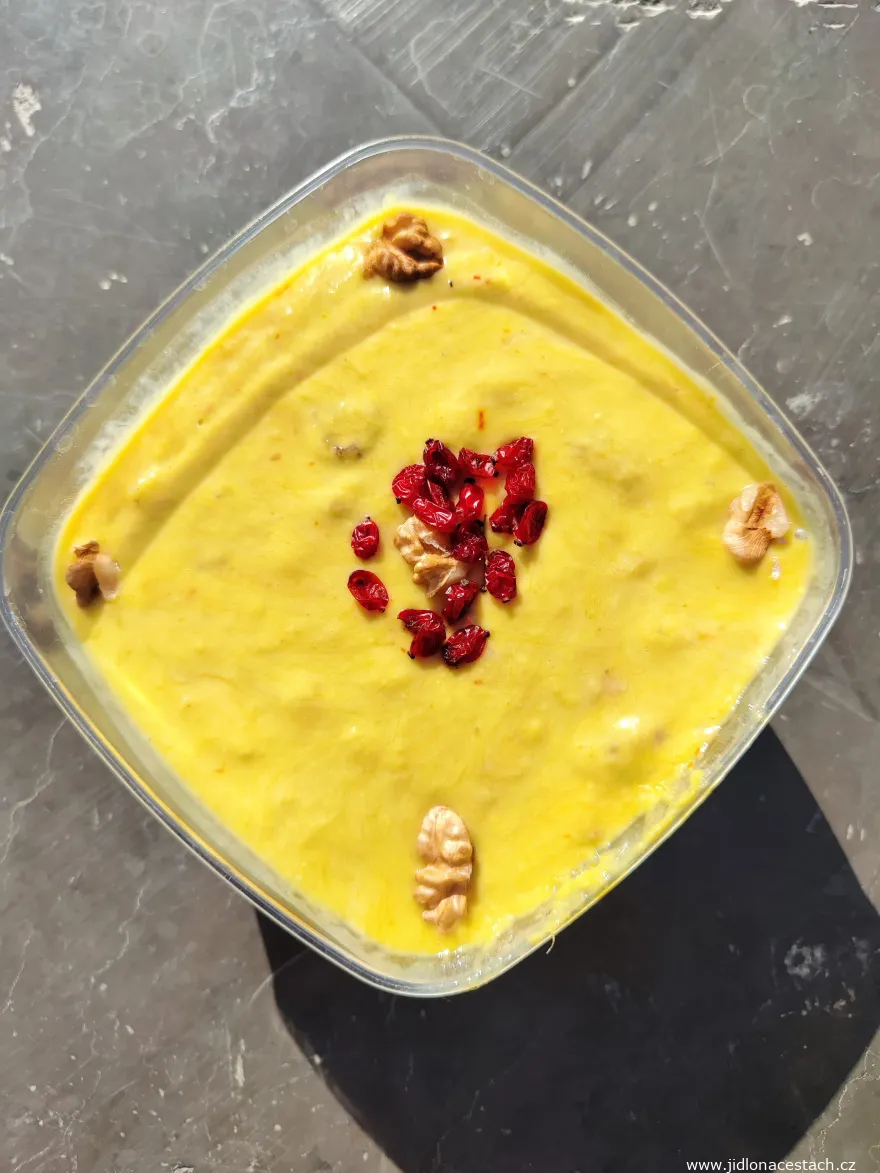 Khoresh-e mast: ein Dessert aus Isfahan, dessen Grundzutat Fleisch ist. Khoresh-e mast: ein Dessert aus Isfahan, dessen Grundzutat Fleisch ist.