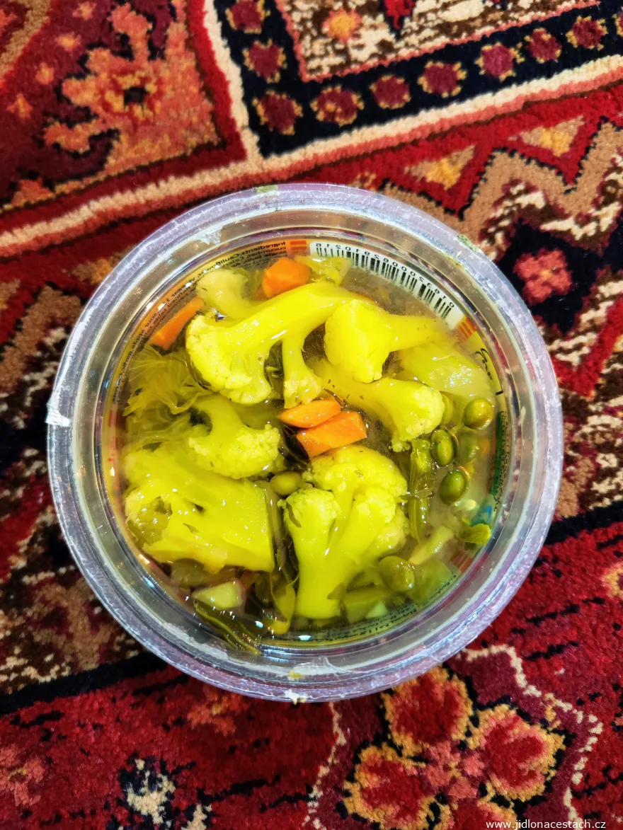 Iranische Torshi, zubereitet nach einem für die Region Bachtiyari typischen Rezept. Iranische Torshi, zubereitet nach einem für die Region Bachtiyari typischen Rezept.