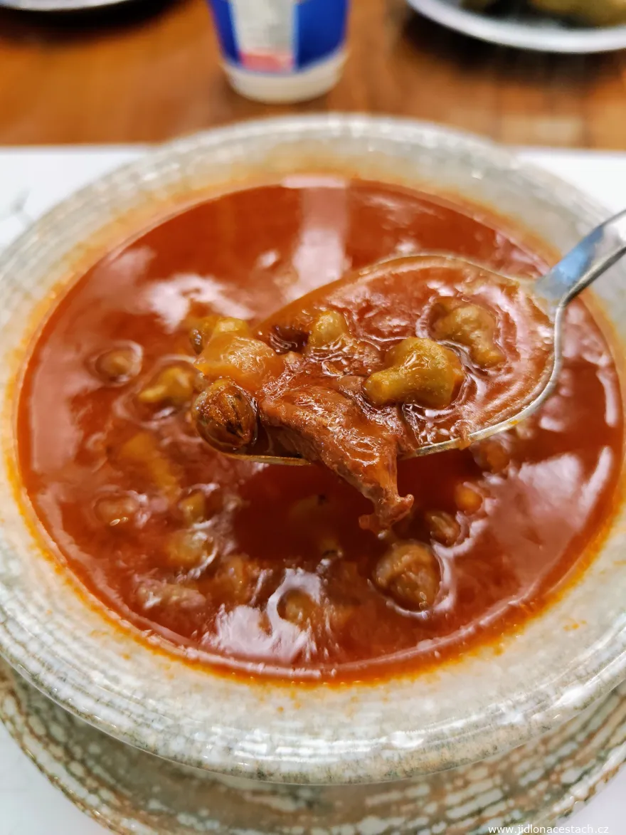 Bamya çorbası: türkische Suppe aus getrockneter Okra. Bamya çorbası: türkische Suppe aus getrockneter Okra.