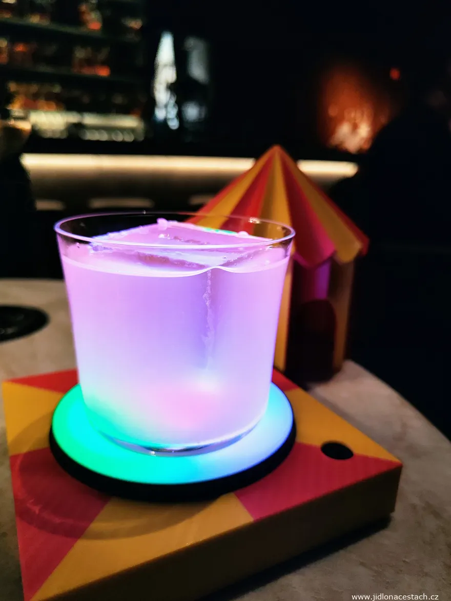 Pražský bar Forbína: koktejl Kouzelný cirkus.