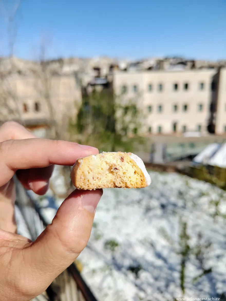 Kavala kurabiyesi: in Konsistenz und Geschmack den tschechischen Vanillekipferl ähnlich. Kavala kurabiyesi: in Konsistenz und Geschmack den tschechischen Vanillekipferl ähnlich.