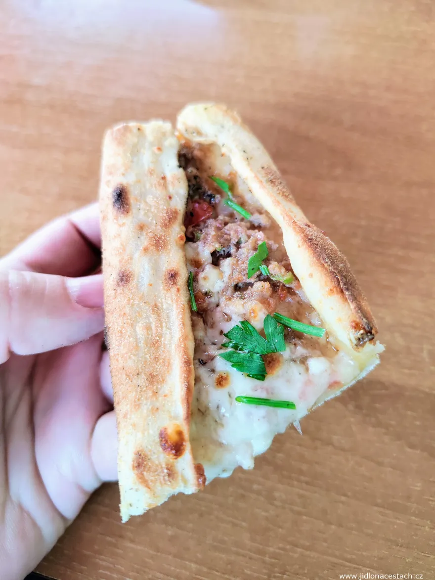 Mevlana pidesi : le pide régional de Konya.