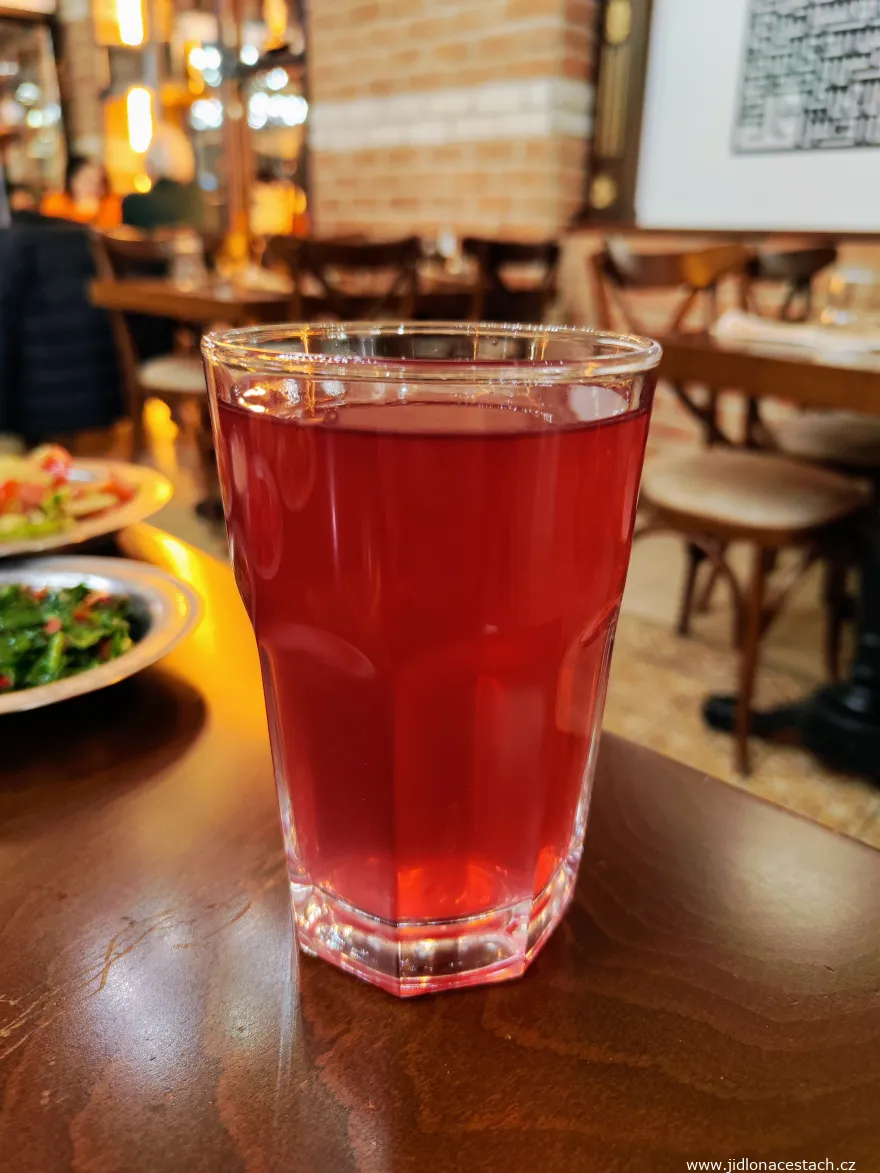 Şerbet: traditionelles aromatisches alkoholfreies Getränk. Şerbet: traditionelles aromatisches alkoholfreies Getränk.