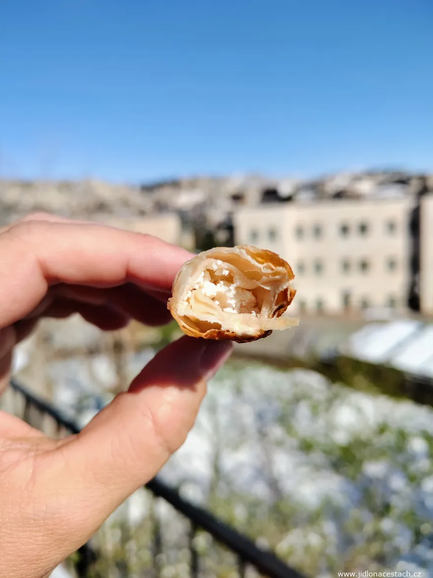 Sigara böreği mit Käsefüllung. Sigara böreği mit Käsefüllung.