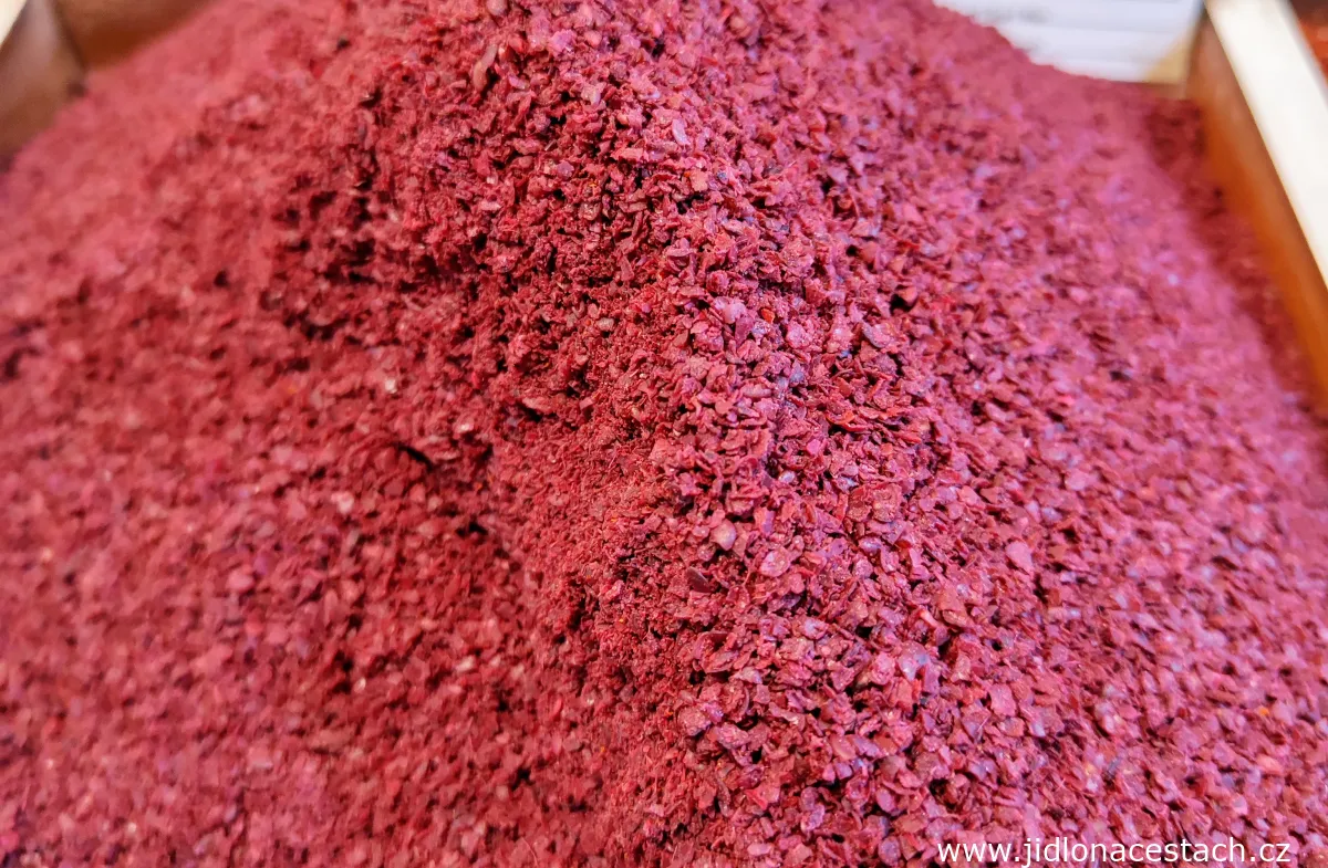 Sumak: aromatické korenie s kyslou chuťou