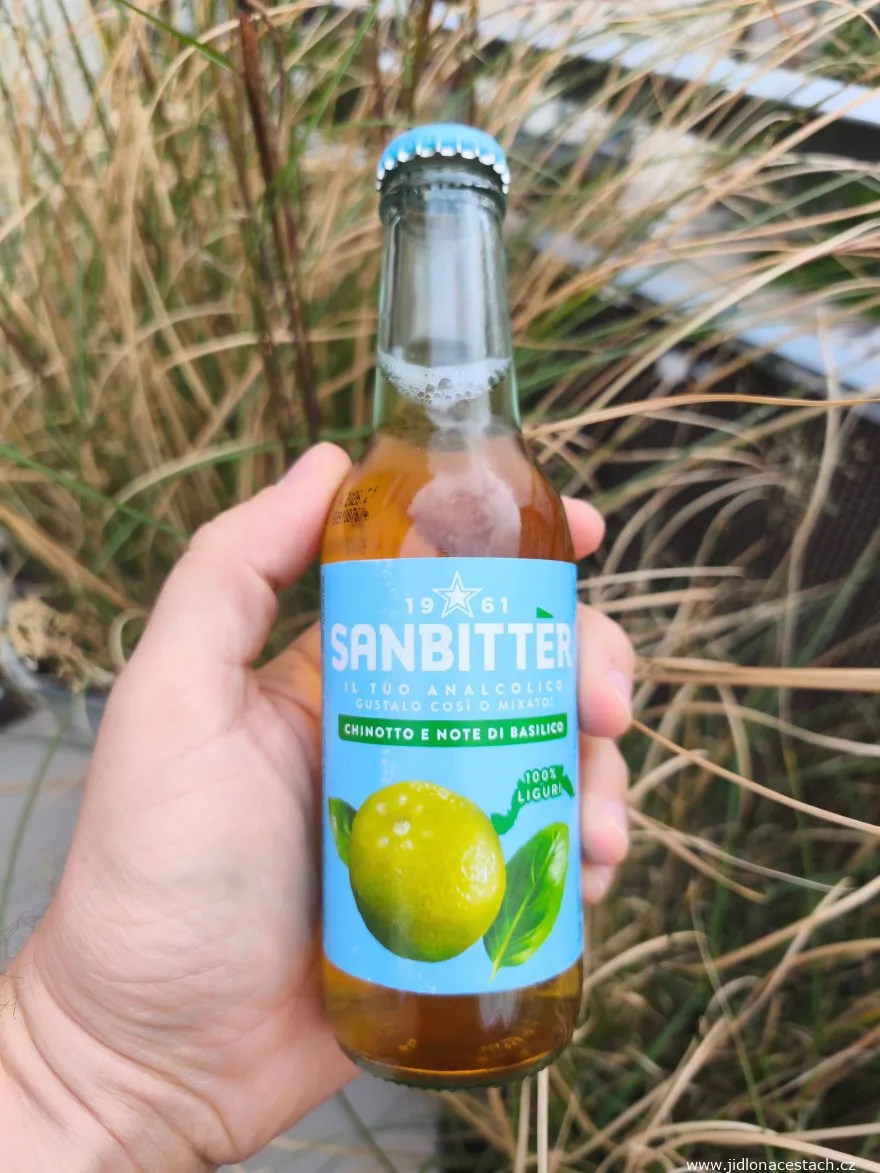 Chinotto s bazalkou: varianta od výrobcu Sanbitter. Chinotto s bazalkou: varianta od výrobcu Sanbitter.