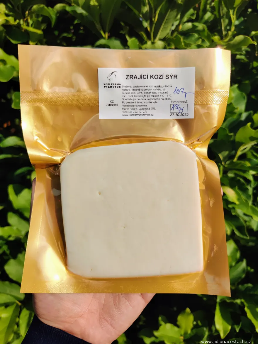 Ziegenfarm Vizovice: gereifter Ziegenkäse (107 CZK/4,30 EUR). Ziegenfarm Vizovice: gereifter Ziegenkäse (107 CZK/4,30 EUR).