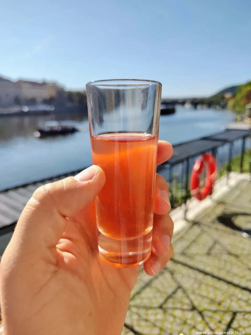 Brunch Občanská plovárna: variace na gazpacho.