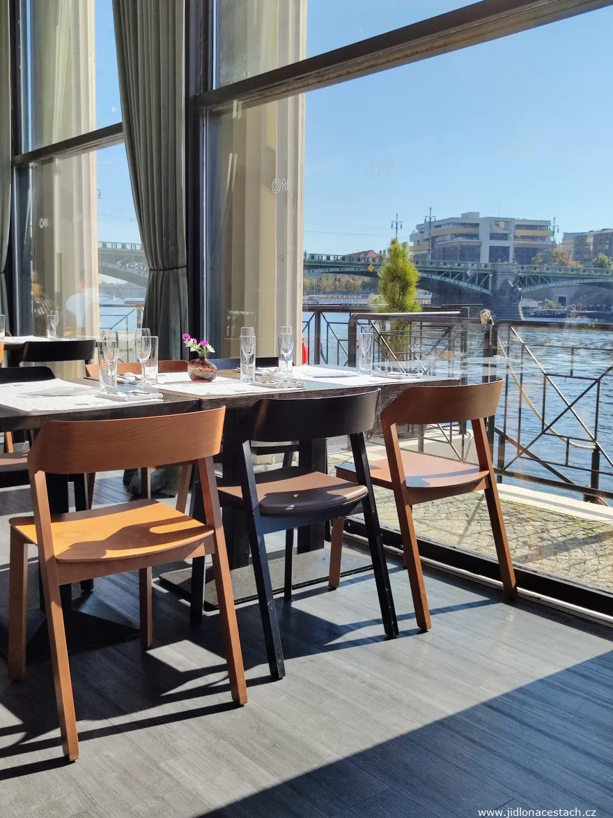 Brunch Občanská plovárna: vnitřní prostory.