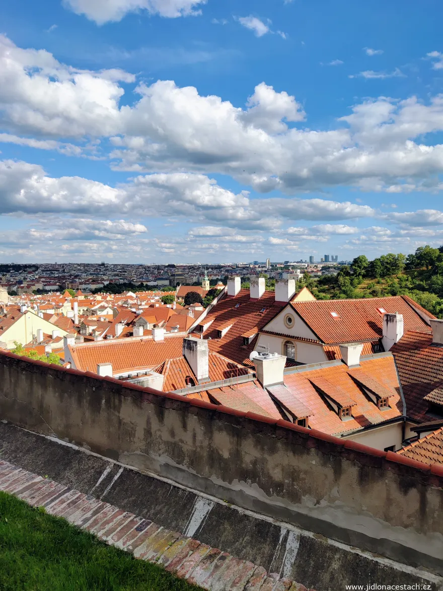 Ristorante Kuchyň: vista su Praga. Ristorante Kuchyň: vista su Praga.