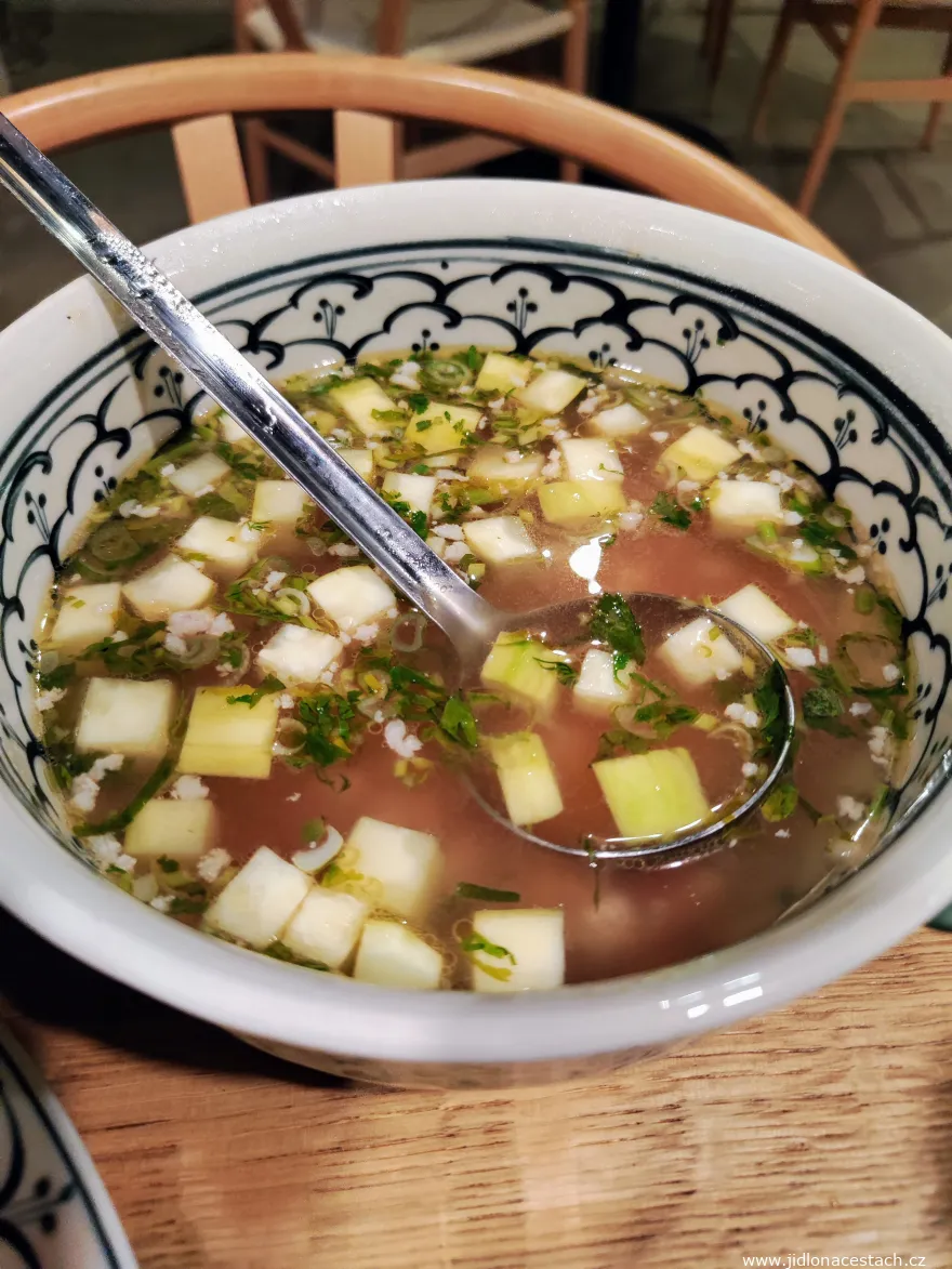 Vietnamská reštaurácia Rice Field: polievka s mletým mäsom.