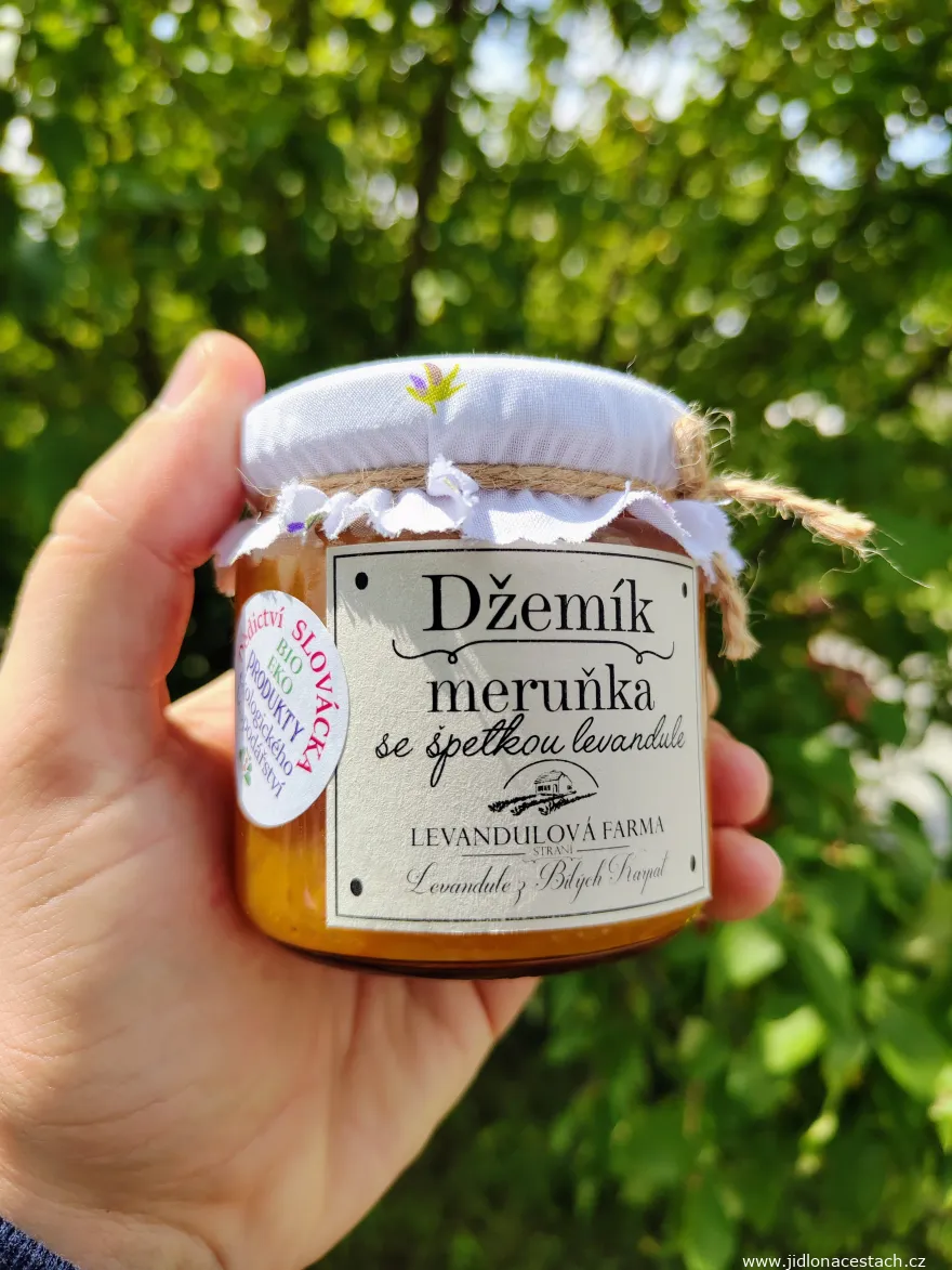 Confiture d'abricot à la lavande.