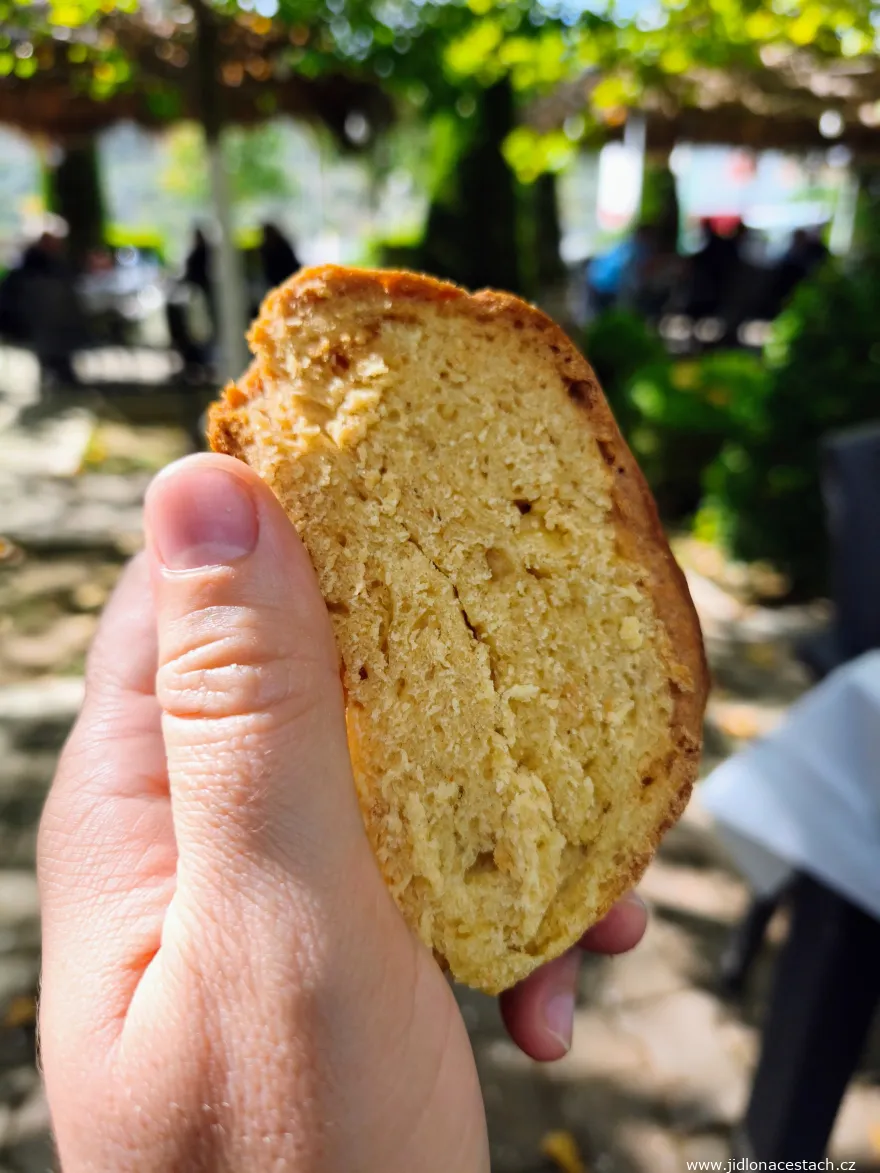 Kulaç: traditionelles albanisches ungesäuertes Brot.