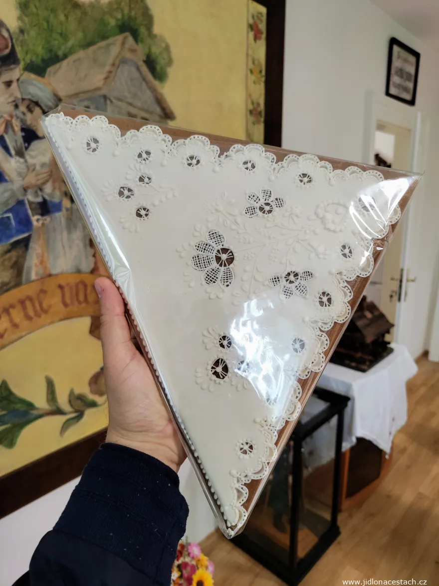 Foulard en pain d'épices richement décoré.